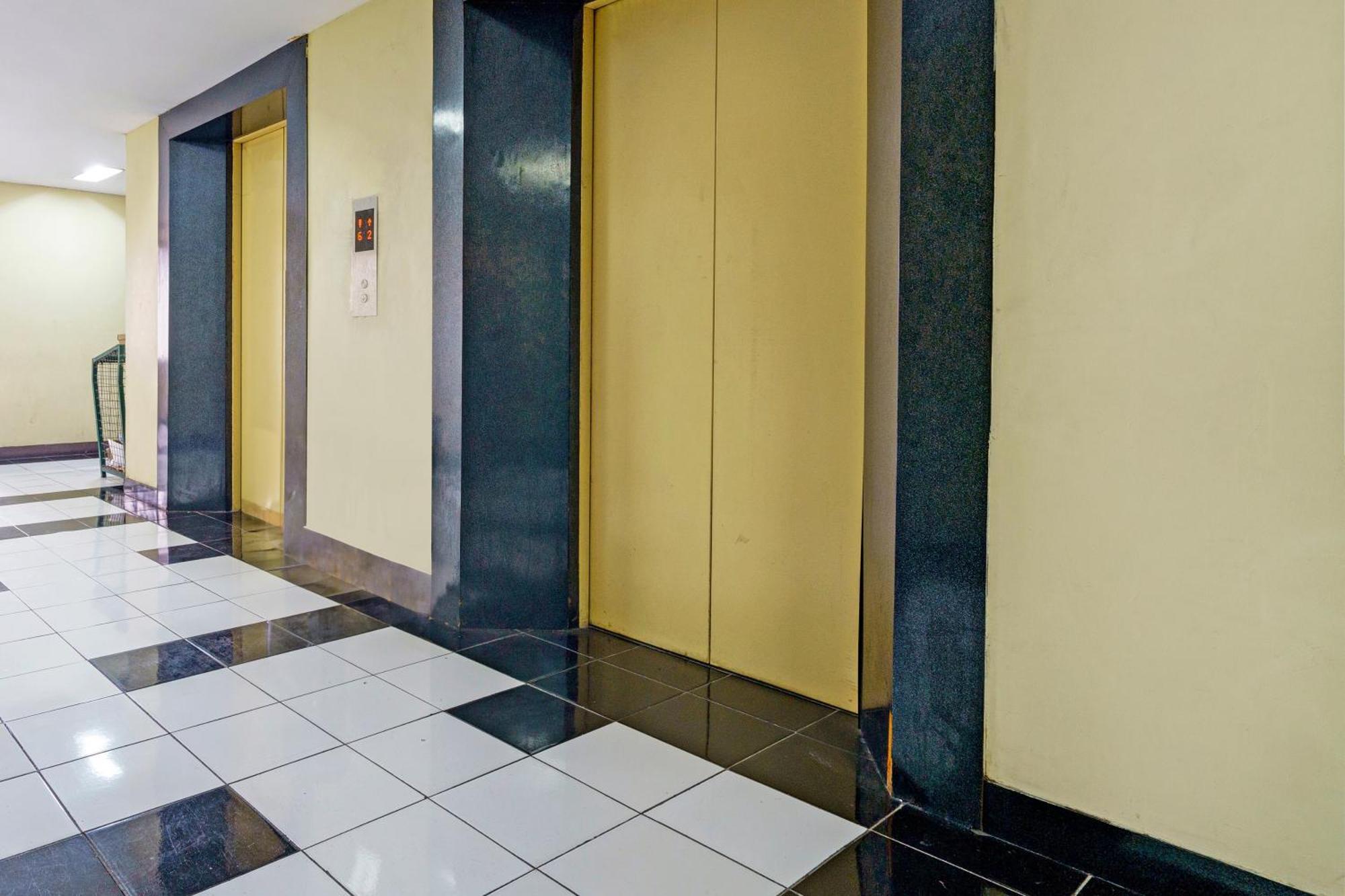 Oyo Life 93170 Apartement Gateway Cicadas By Mr Pro Bandung Luaran gambar