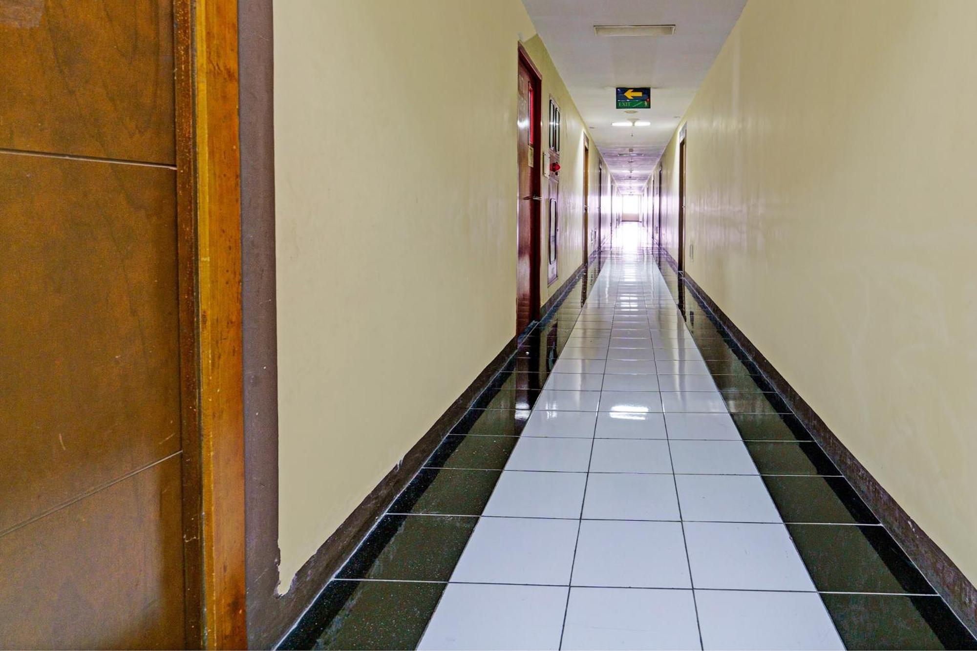 Oyo Life 93170 Apartement Gateway Cicadas By Mr Pro Bandung Luaran gambar